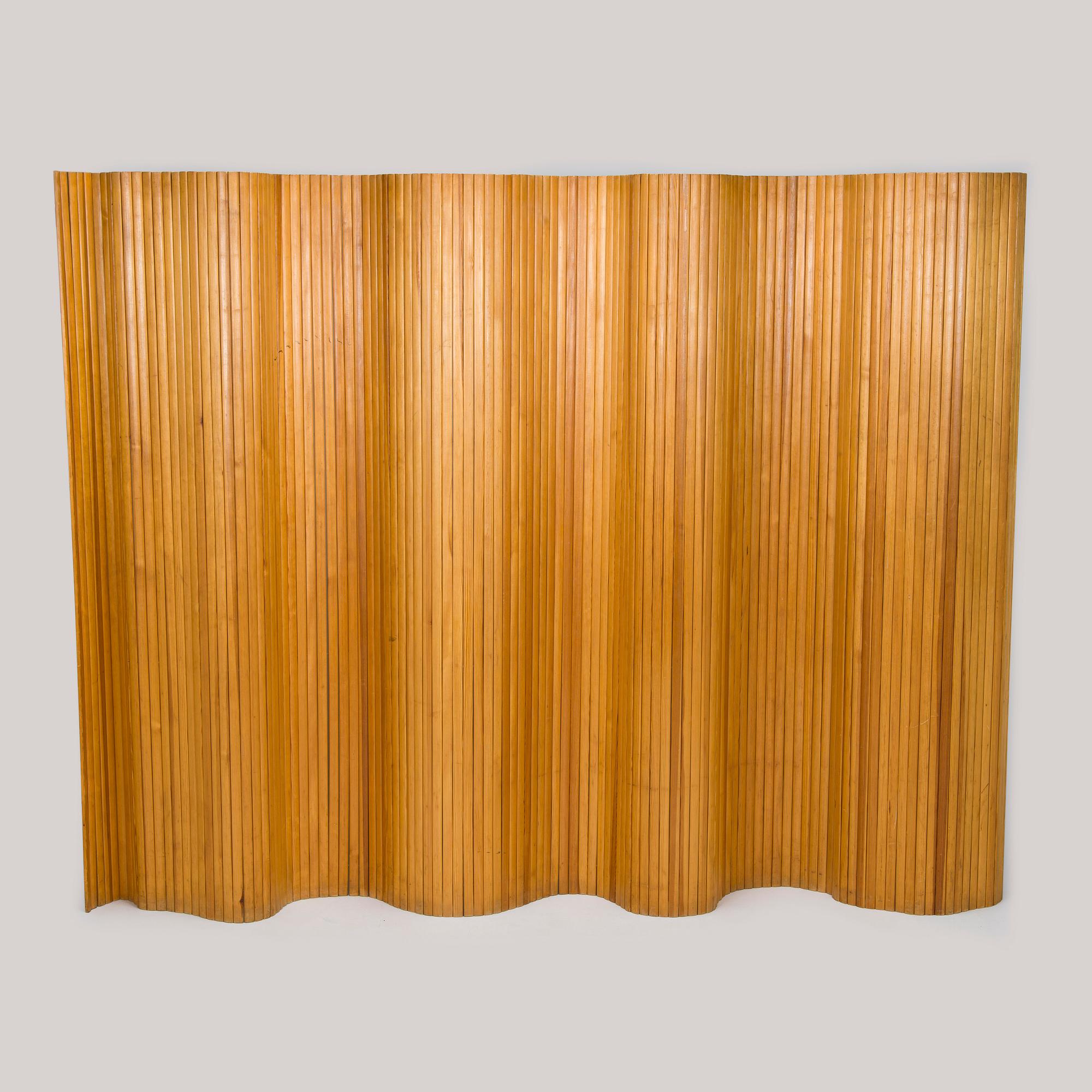 Alvar Aalto, vikskärm, modell 100 för O.Y. Huonekalu- ja Rakennustyötehdas A.B. 1900-talets mitt.