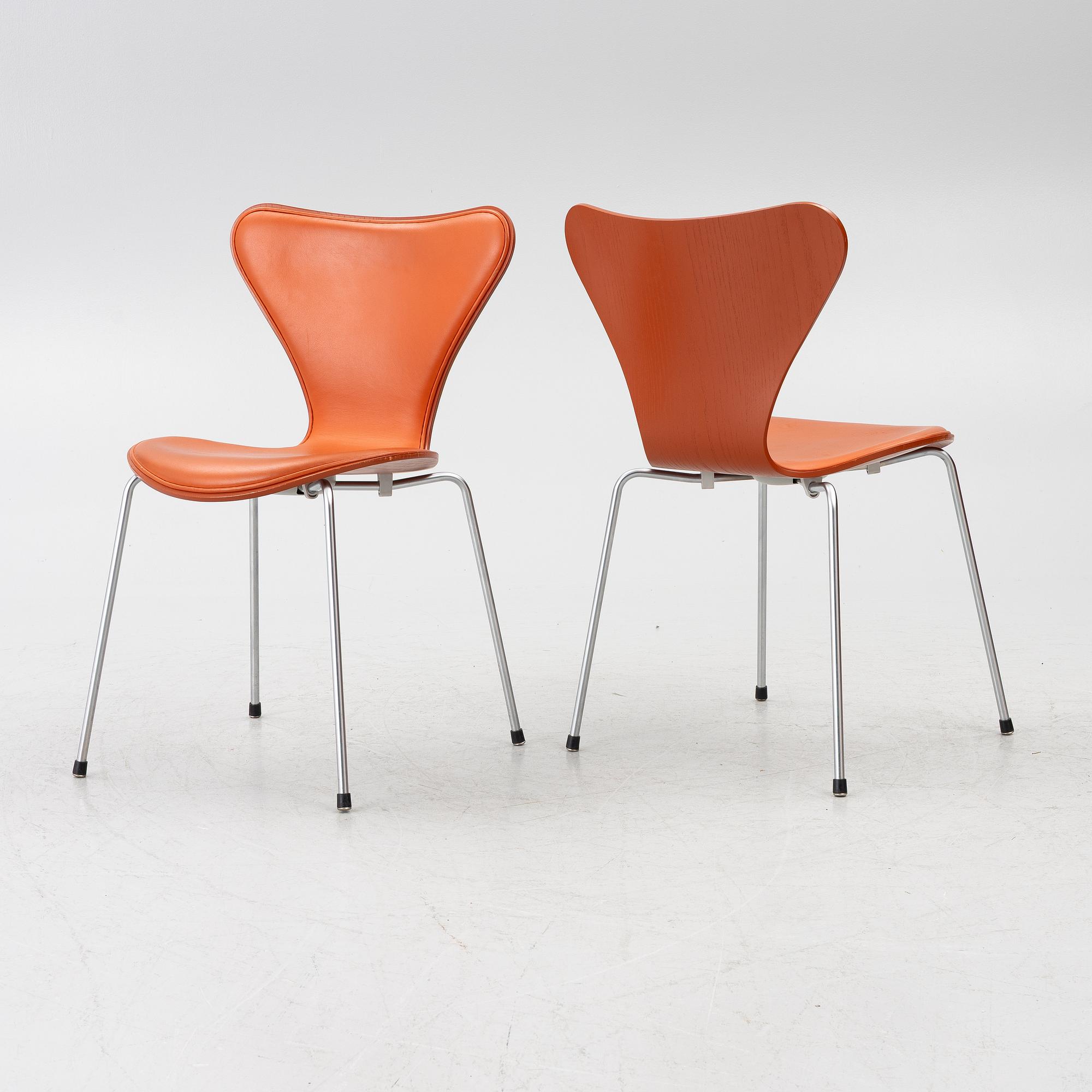 Arne Jacobsen, Set of 4 chairs, “Series 7”, Fritz Hansen, 2003.