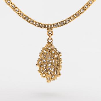 An 18K gold necklace with brilliant and marquise cut diamonds ca. 13.56 cts in total.