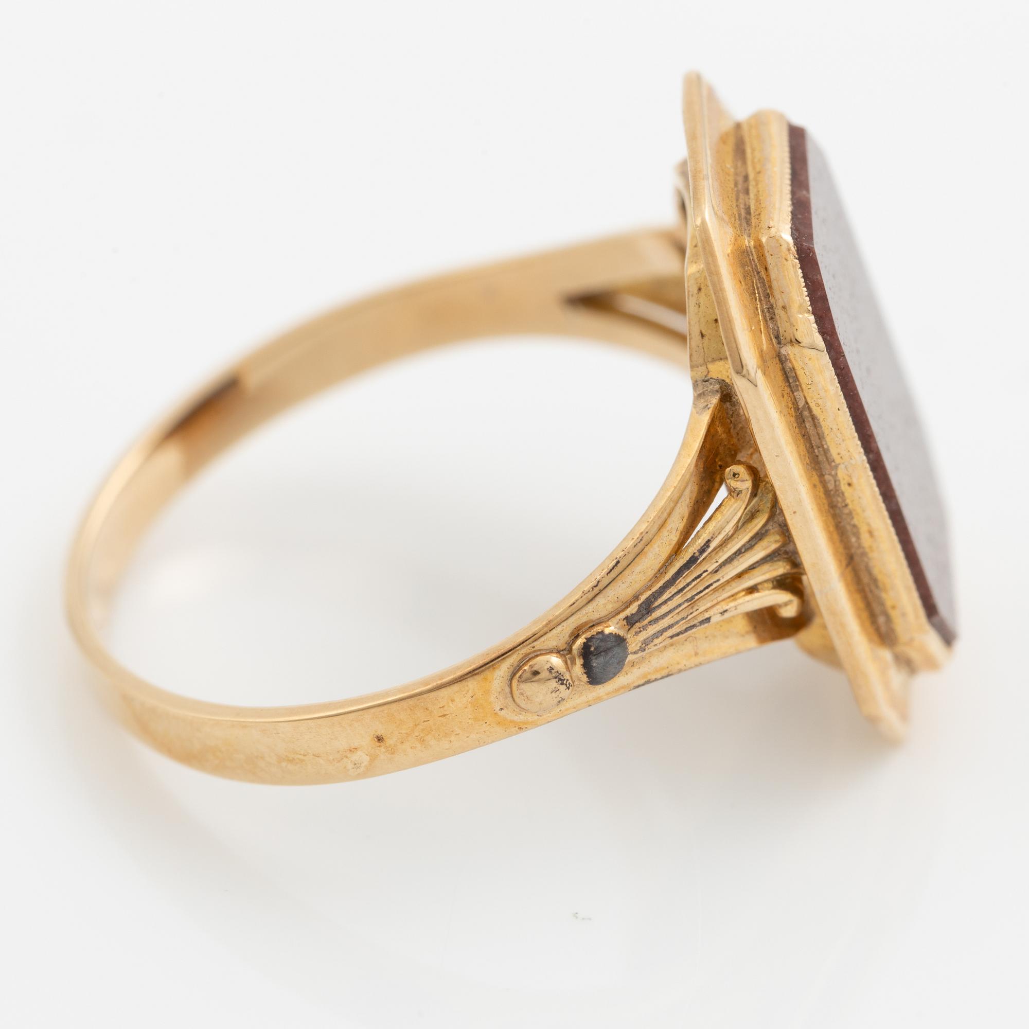 Ring 14K gold with brown stone. Oskar Lindroos, Helsinki 1947.