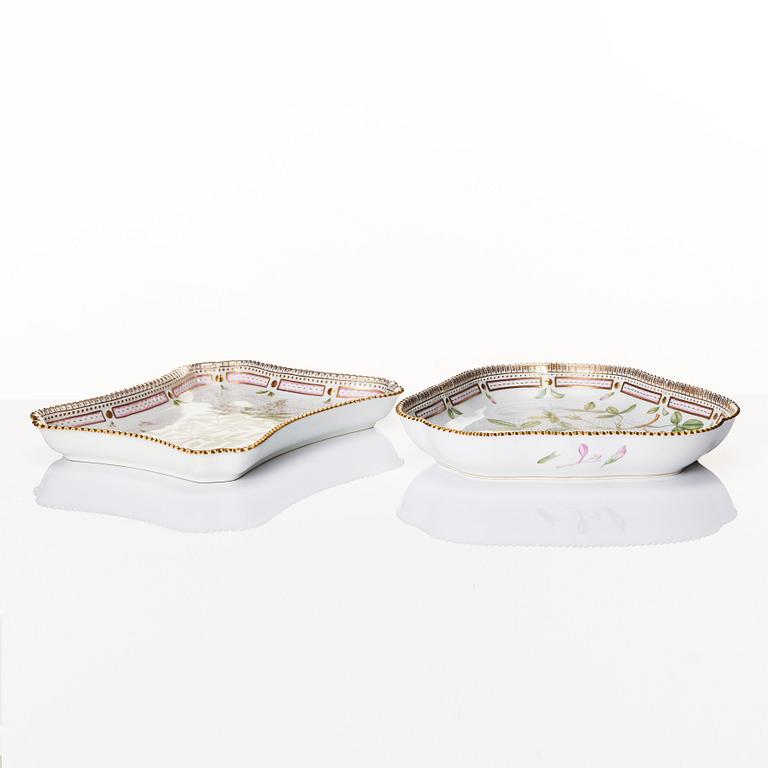 Two Royal Copenhagen 'Flora Danica' serving dishes, Denmark, 20th Century.
