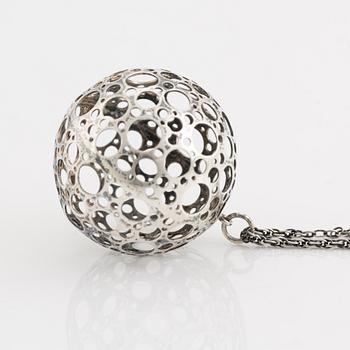 Liisa Vitali, brosch samt hänge, silver.