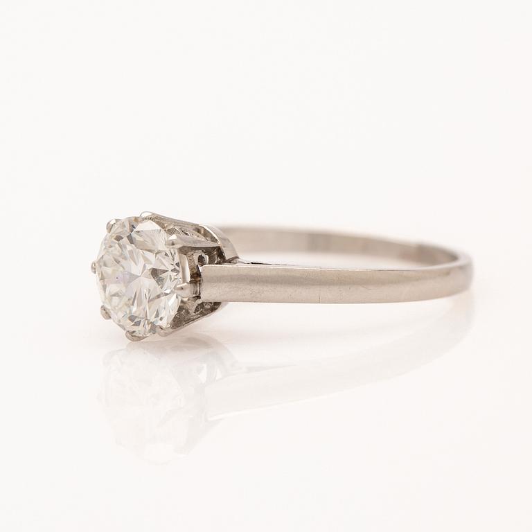 Ring, platina med briljantslipad diamant.