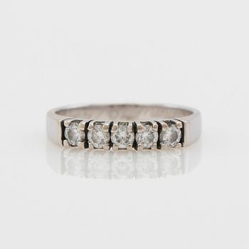 Ring, 18K white gold with brilliant-cut diamonds.
