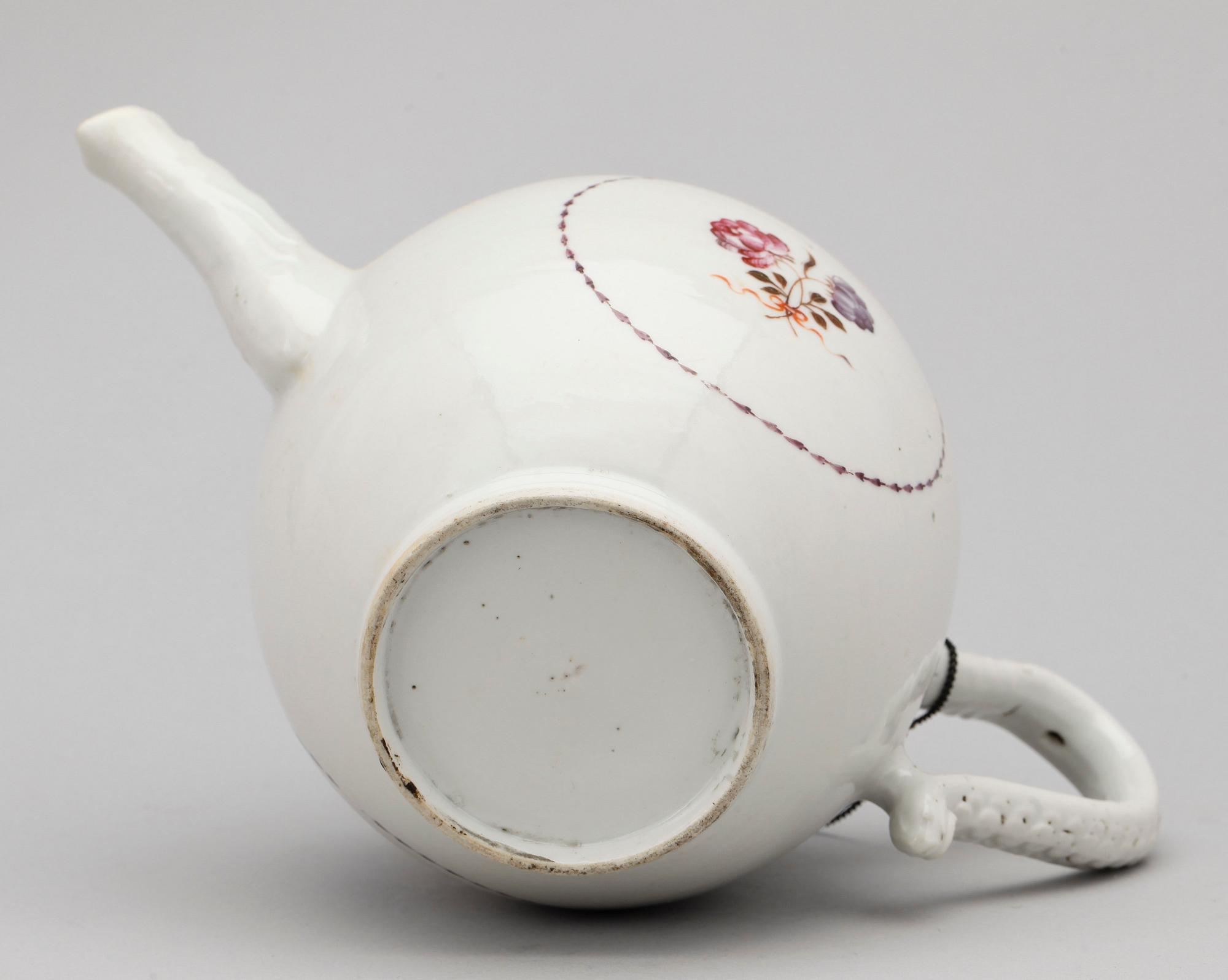 TEKANNA med LOCK, kompaniporslin. Qing dynastin, Qianlong (1736-95).