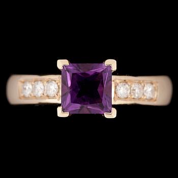 RING, 14k guld med ametist 1,14ct och diamanter tot 0,20ct. Vikt ca 5,0 gram.