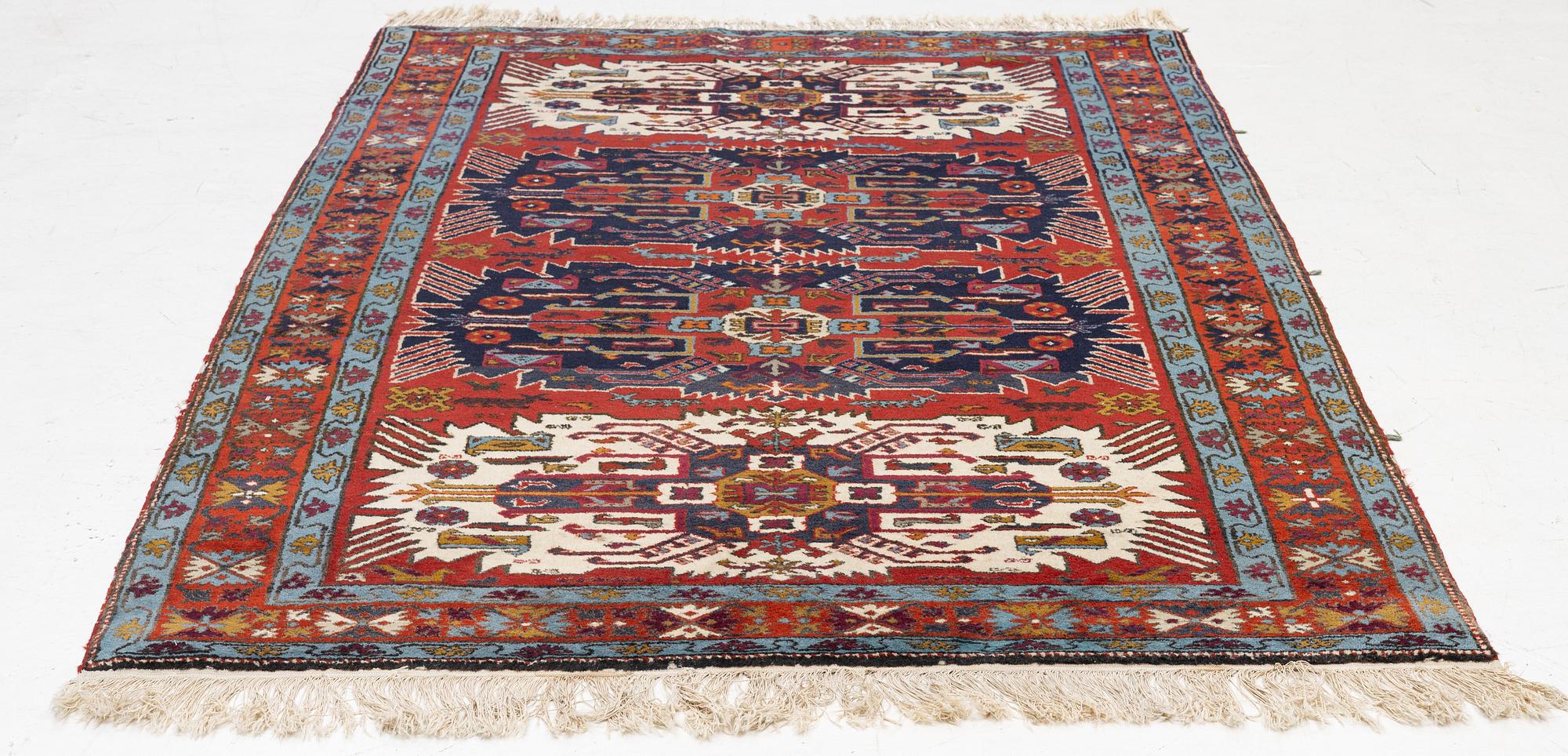 Carpet, northwest Persian, approx. 230 x 150 cm.