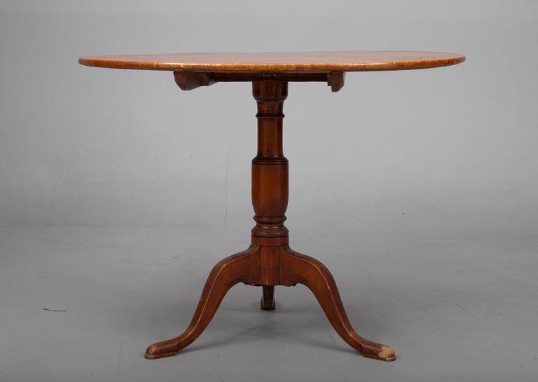 KÄÄNTÖPÖYTÄ, lepänjuuriviilutettu, 1800-luku.