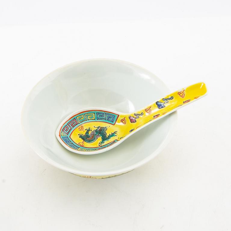 Service pieces, 36 pcs, China, 20th century.