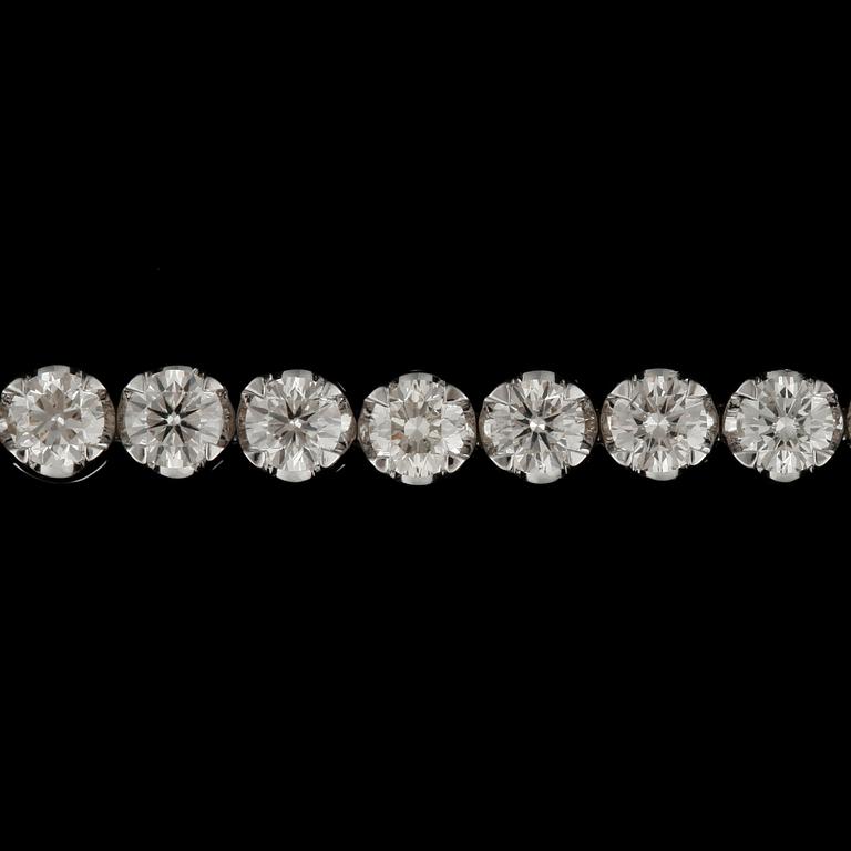 A diamond, circa 5.00 cts, bracelet.