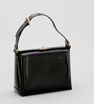 A black lacquer hand/shoulderbag by Gucci.