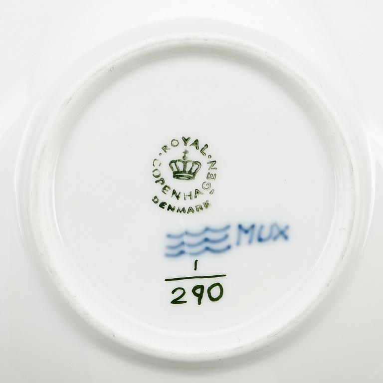 SERVIS, 65 delar, "Musselmalet" Royal Copenhagen, andrahandssortering.