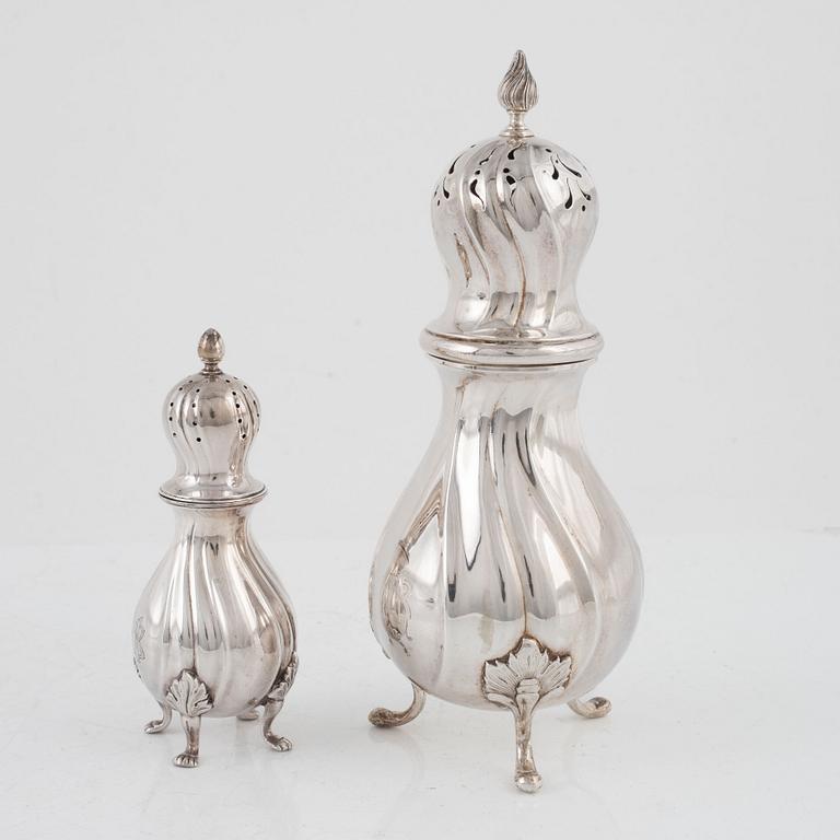 A silver sugarshaker and a peppershaker, Rococo style, 20th Century.