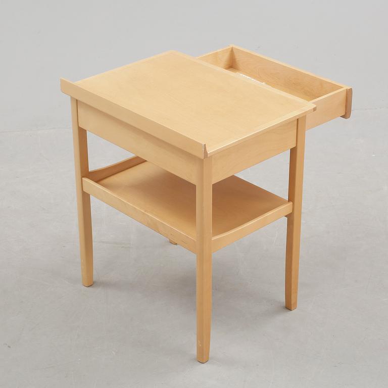 SÄNGBORD, Carl Malmsten.