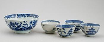 SKÅLAR, 5 st, porslin, Kina, bl a 1700-tal.