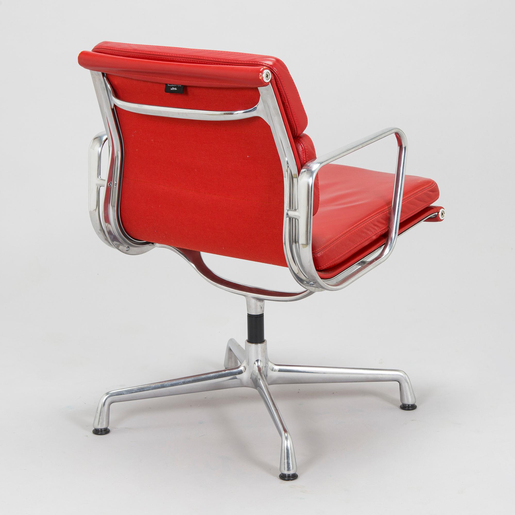 Charles & Ray Eames, työtuoli, 'Soft Pad Chair EA217', Vitra.