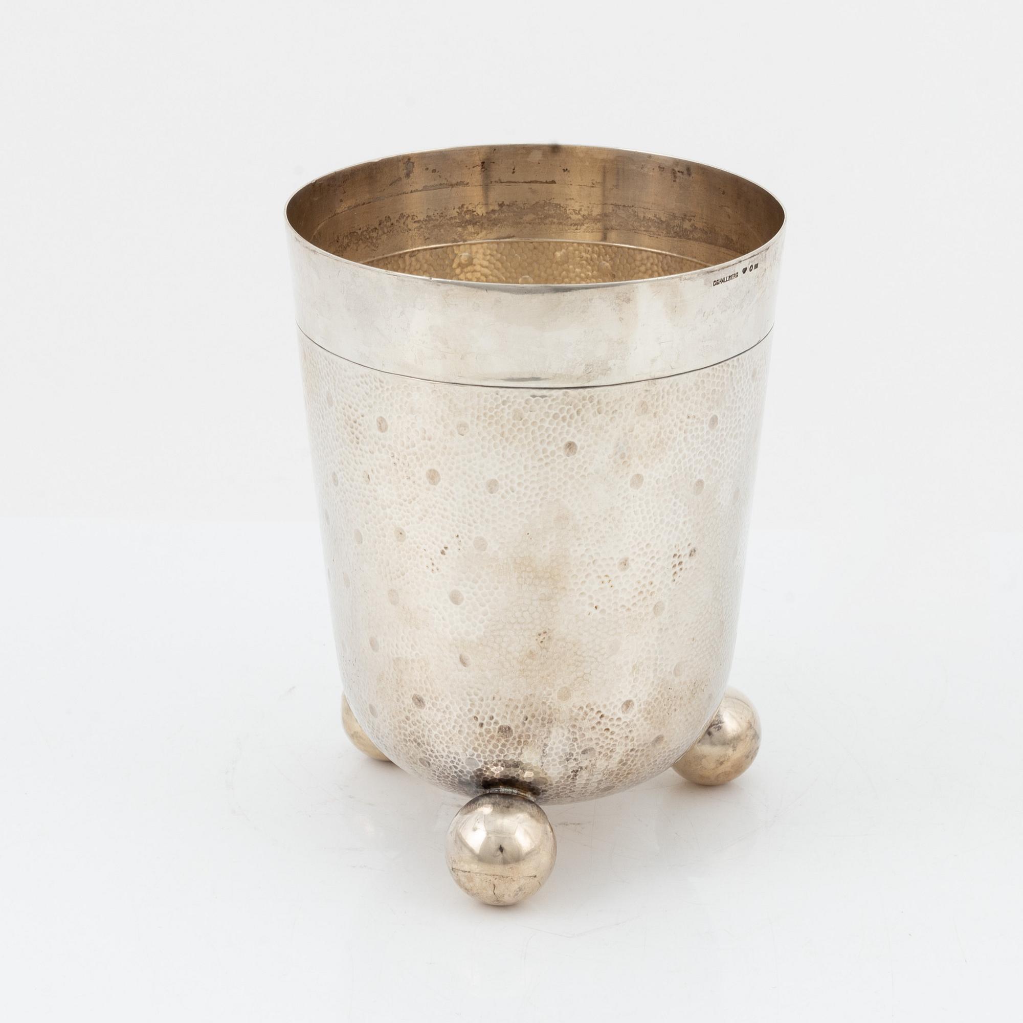 Bägare, silver, CG Hallberg, Stockholm, 1906.