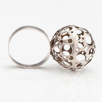 Liisa Vitali, Ring "Leppäkerttu", sterlingsilver. Westerback, Helsinki 1971.