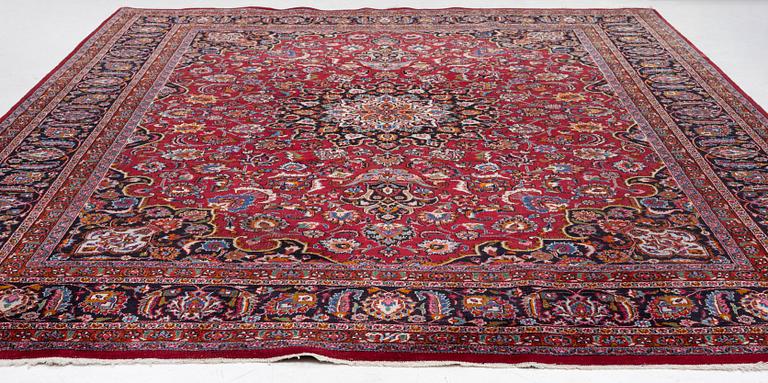 An Oriental carpet, approx. 380 x 304 cm.