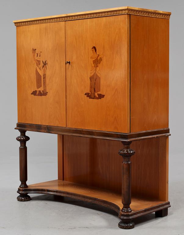 SKÅP PÅ BENSTÄLLNING, 1930/1940-tal.