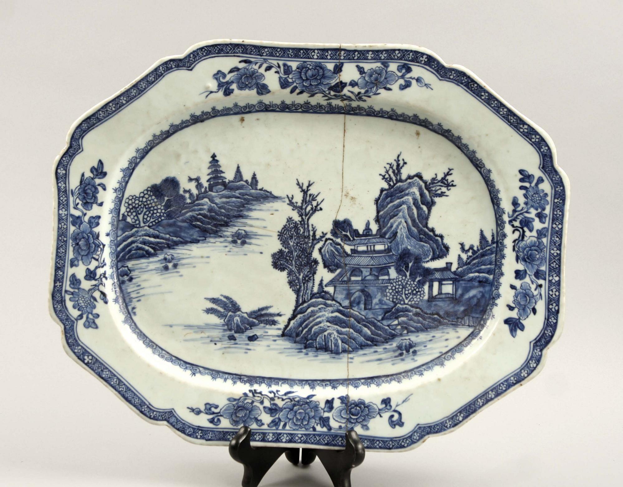 STEKFAT, porslin. Kina Qianlong, 1700-tal.