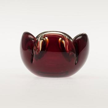 TILLBRINGARE, glas, i-linjen, Timo Sarpaneva, Iittala, signerad TS, och SKÅL, glas, signerad Jaakko Niemi Nuutajärvi.