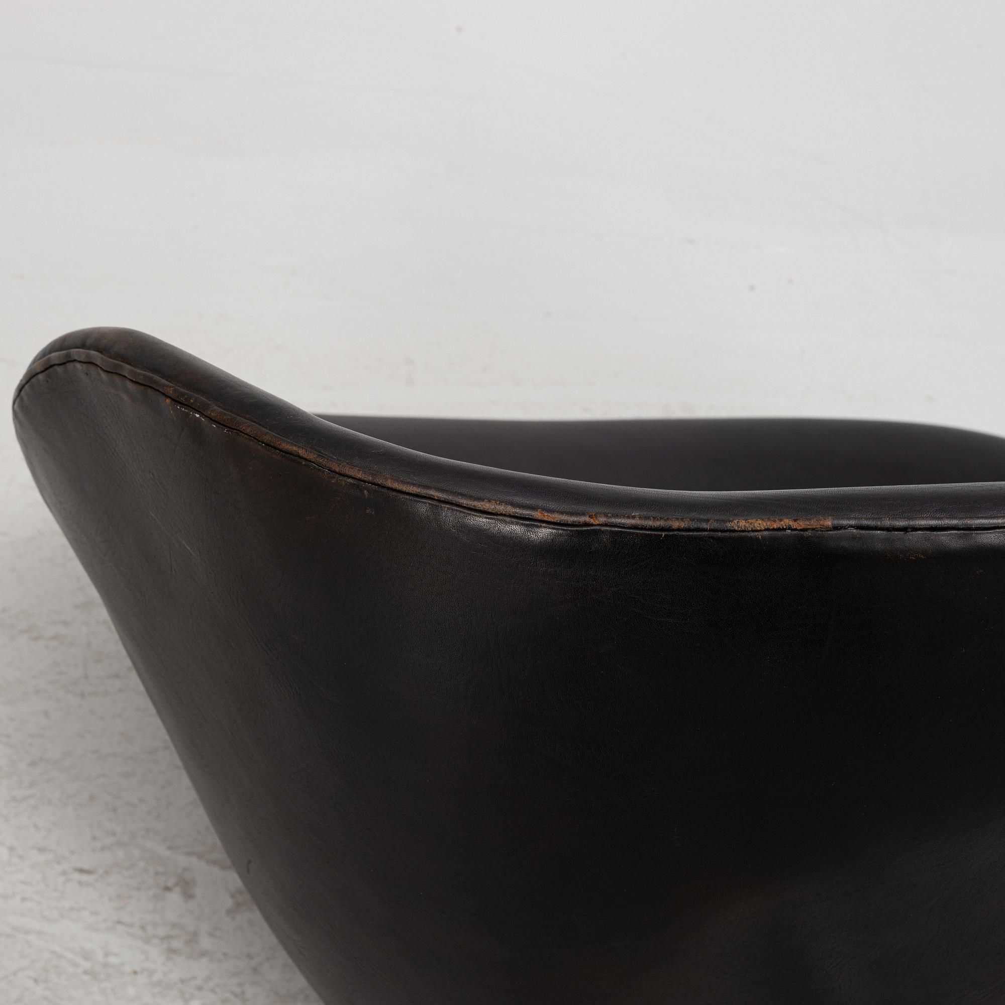 Arne Jacobsen, fåtölj, "Svanen" Fritz Hansen, Danmark, 1960-tal.