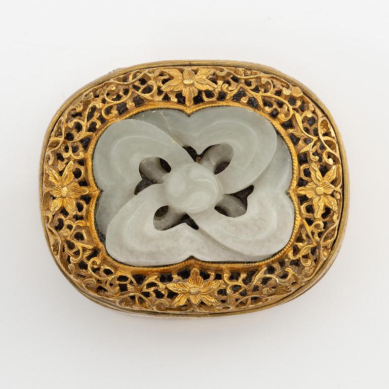 A gilded box with an 'endless knot' inlay, Qing dynasty, 19th century.