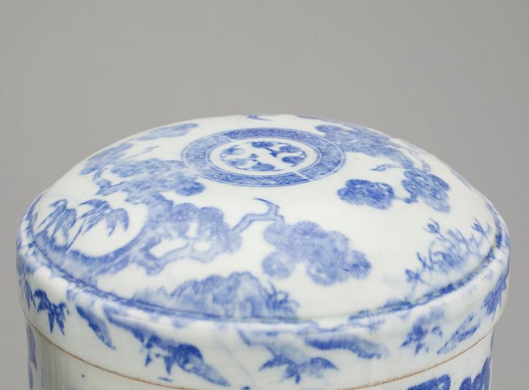 PARTI PORSLIN, 4 delar. Japan, 1900-talets första hälft.