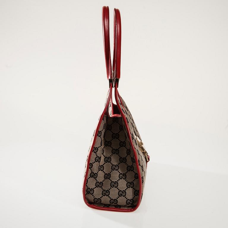 LAUKKU, Gucci.