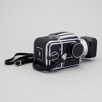 a Swedish Hasselblad camera model 500C/M no. UH135363 with Planar 1:2,8 f=80 T* by Victor Hasselblad AB in Göteborg 1972.