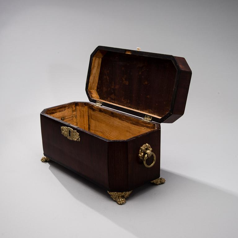 SCHATULL, biedermeier, 1800-talets första hälft.