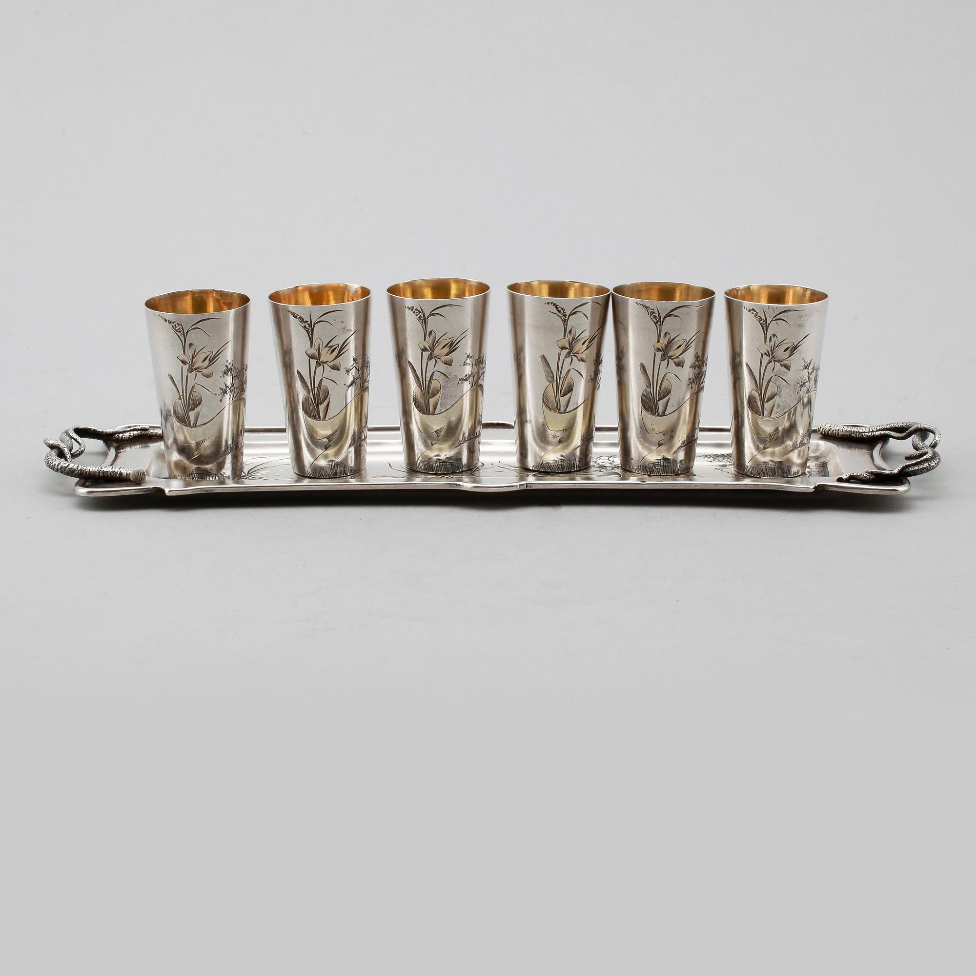 VODKASERVIS, 7 delar, silver, Ryssland, 1900-talets första hälft. Vikt ca 259 gram.