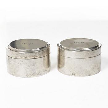 Gustaf Folcker, A pair of Swedish silver boxes, mark of Gustaf Folcker, Stockholm 1825.