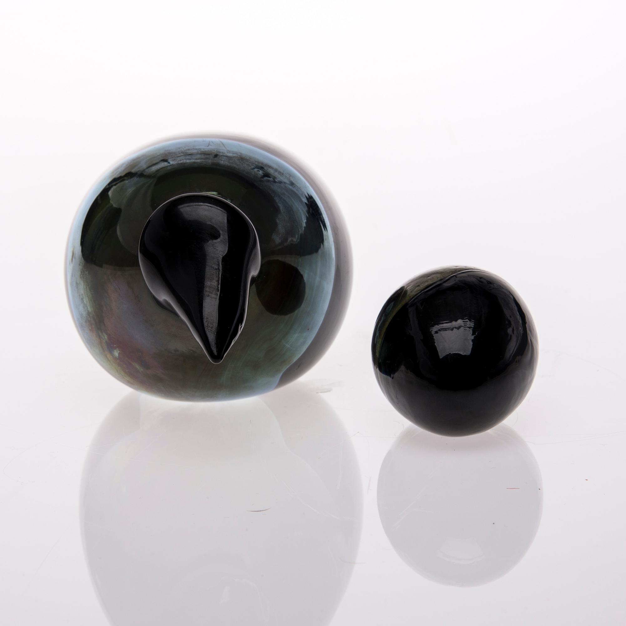 FIGURINER, 2 st, glas, signerade Toikka Nuutajärvi.