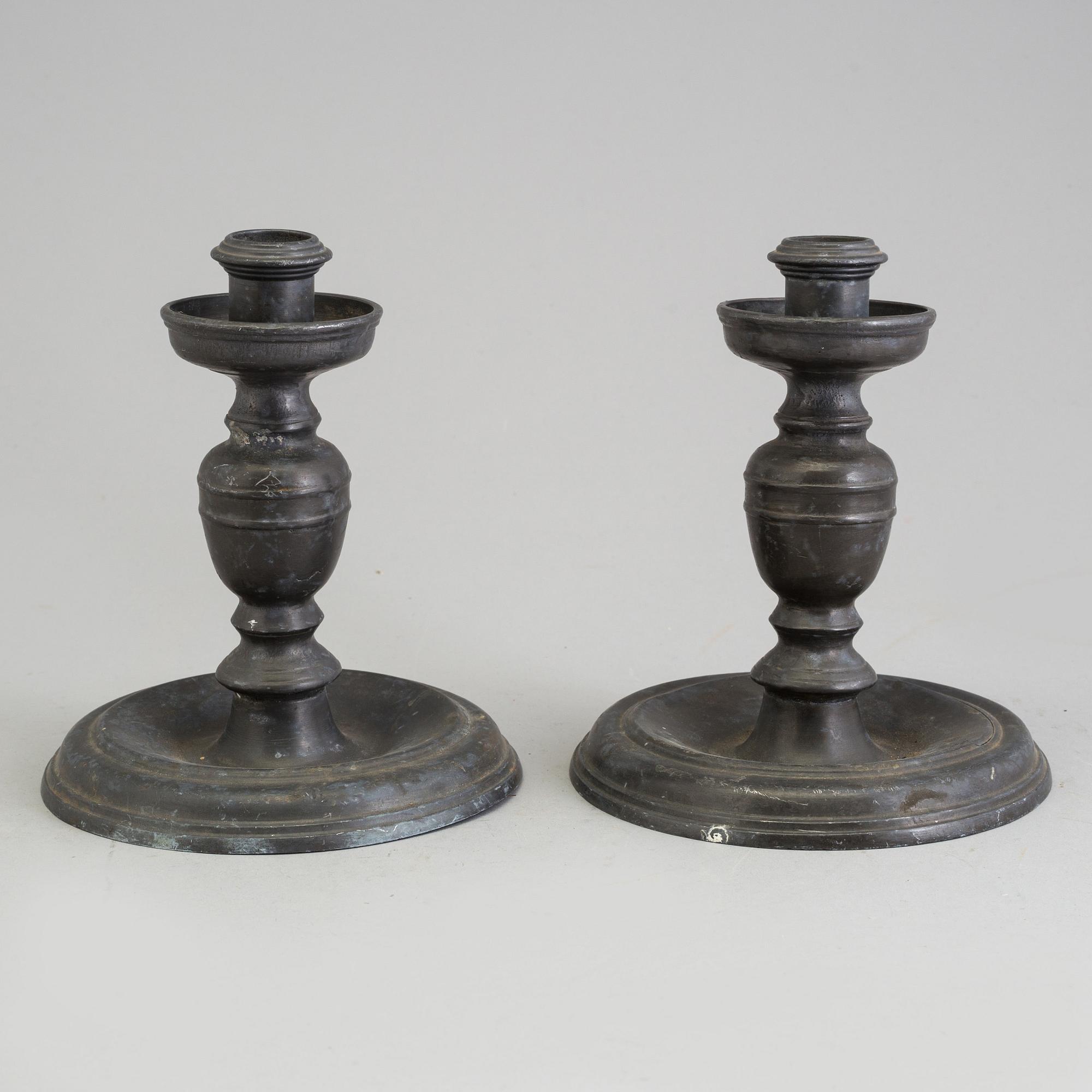 A PAIR OF BARQUE PEWTER CANDLESTICKS, 17th/18th century.
