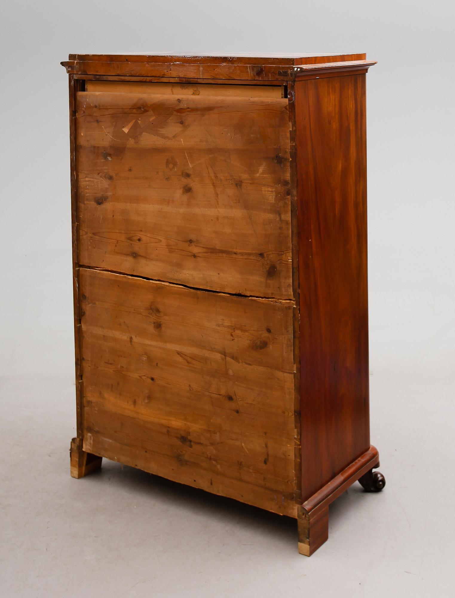 CHIFFONJÉ, 1800-talets andra hälft.