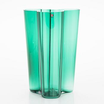 Alvar Aalto, a '251' vase signed Iittala. 2000s.