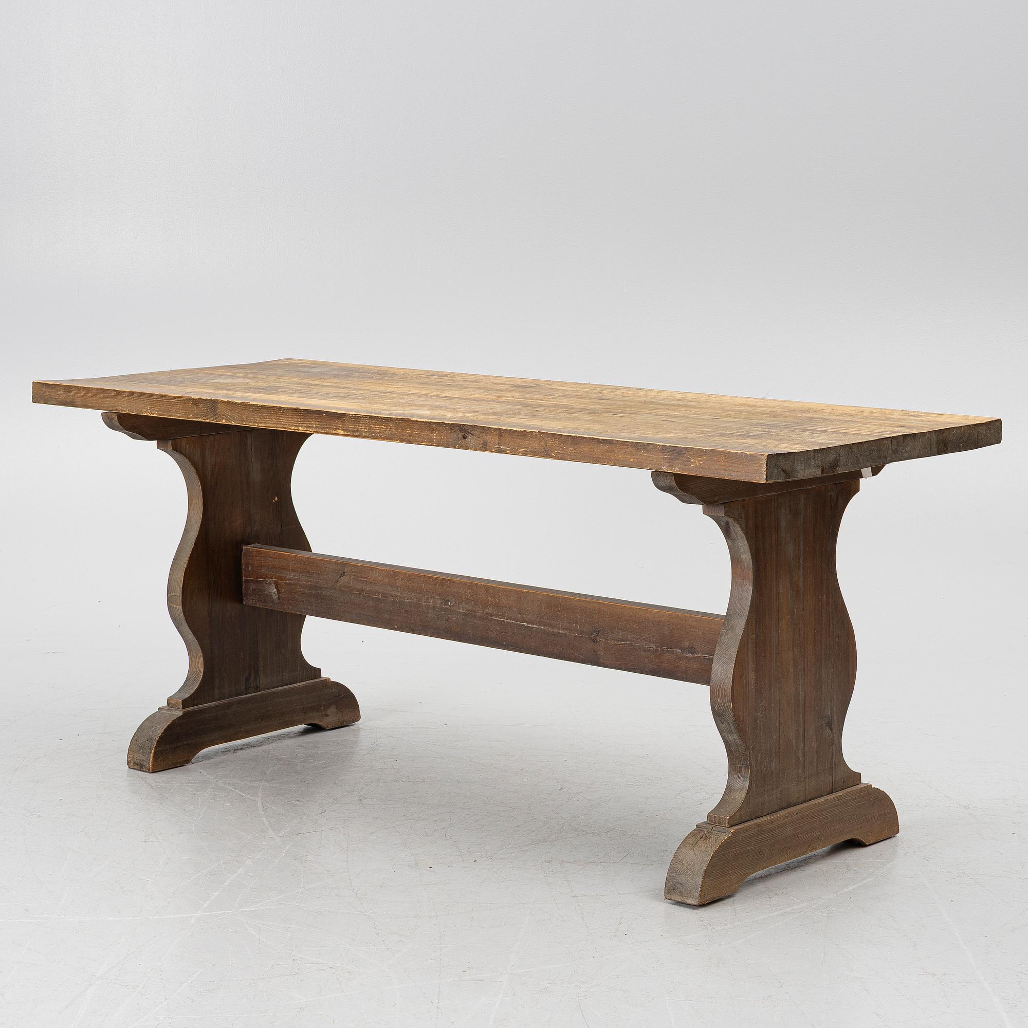 A solid pine dining table, 20th century.