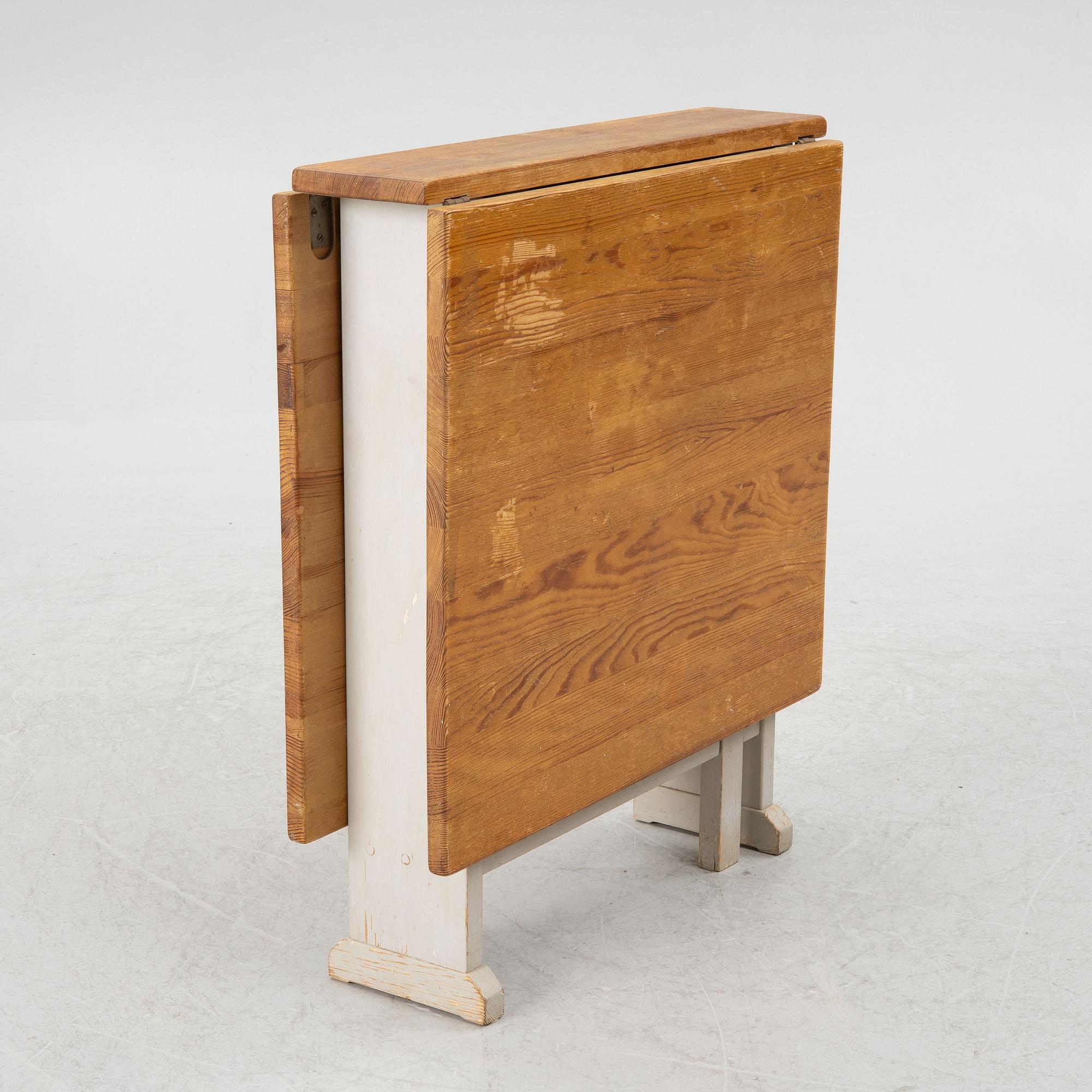 Carl Malmsten, a drop-leaf table, 'Vapensmeden', second half of the 20th century.