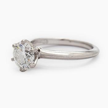 Tiffany & Co, a platinum ring with a brilliant-cut diamond 1.53 ct. With certificate.