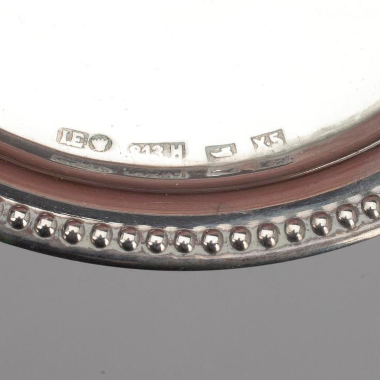 GLASUNDERLÄGG, 12 st, silver. Import J. Erling Helsingfors 1927. Vikt 108 g.
