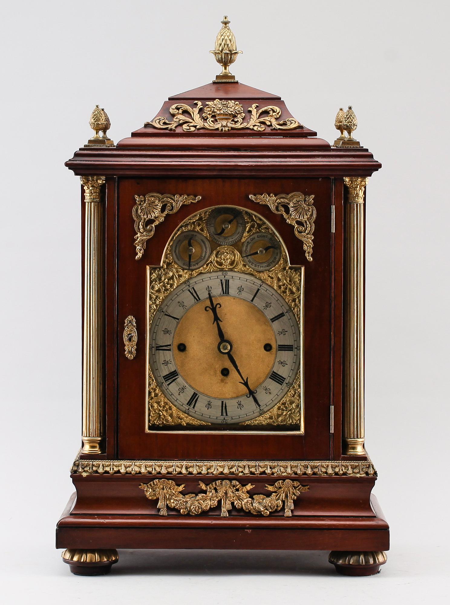 BIBLIOTEKSPENDYL, England, omkring år 1900.