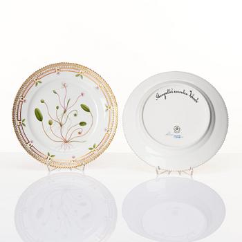Assietter, 12 stycken, porslin. "Flora Danica", Royal Copenhagen, Danmark, 1900-tal.