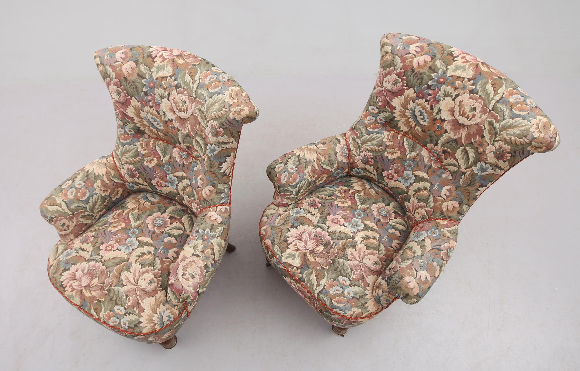 FÅTÖLJER, 1 par, omkring år 1900.