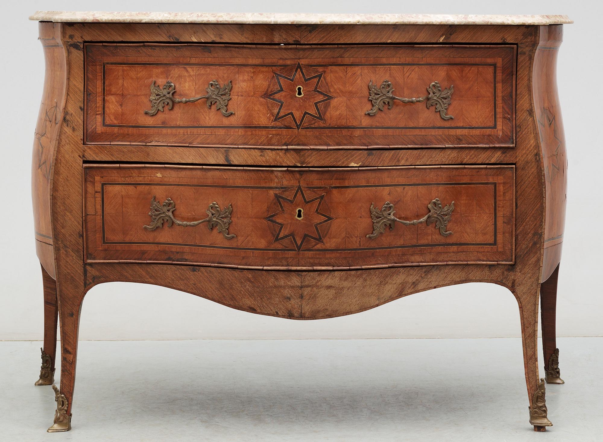 BYRÅ, italiensk rokokostil, 1900-tal.