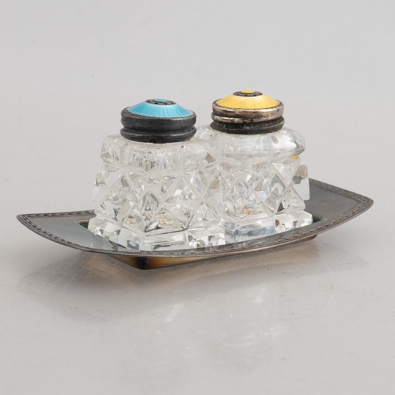 Salt- och pepparströare, 12 st, silver och glas, Norge, 1900-talets första hälft.