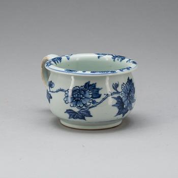 NATTPOTTA, porslin, Kina, Qianlong 1750-tal.