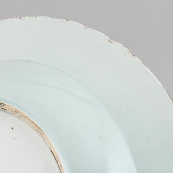 Five blue and white and imari export porcelain plates, Qing dynasty, Qianlong (1736-95).