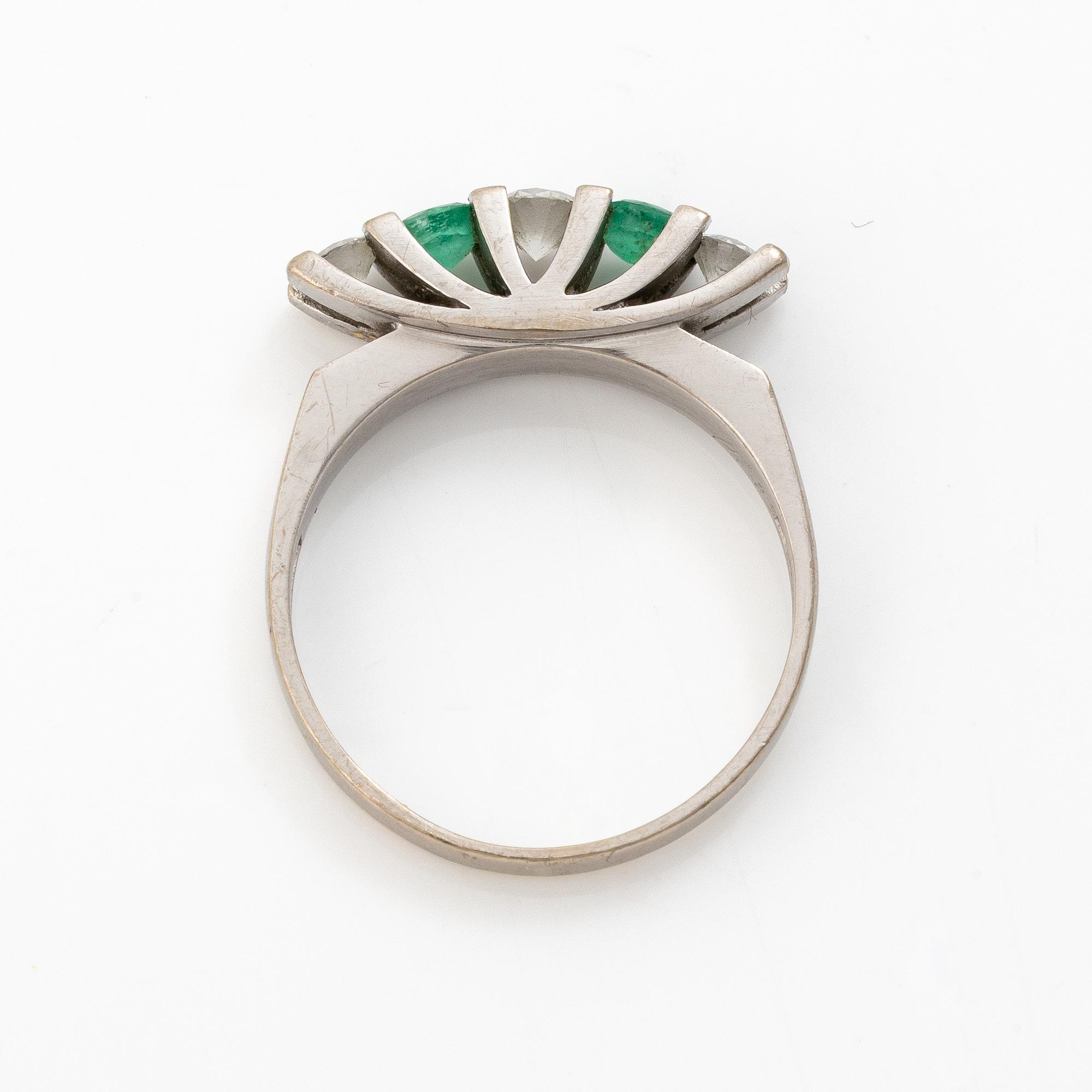 18K white gold ring set with round brilliant-cut diamonds and emeralds.